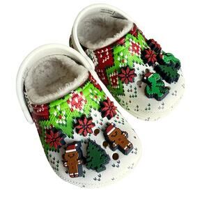 Crocs Classic Clog Fuzzy Lined Christmas Print with Charms Toddler 5